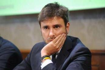 Di Battista: Renzi bugiardo su pensioni Di Battista: Renzi bugiardo su pensioni