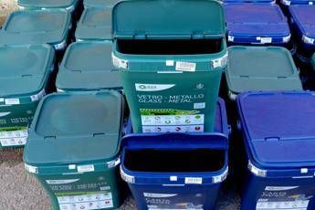 Rifiuti, cresce differenziata e porta a porta arriva al 38% Rifiuti, cresce differenziata e porta a porta arriva al 38%