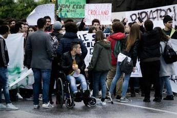 Rischio crolli: sequestrato liceo di Avellino Rischio crolli: sequestrato liceo di Avellino