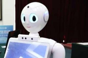 Mi chiamo Xiao Yi, sono un robot. E faccio il medico Mi chiamo Xiao Yi, sono un robot. E faccio il medico