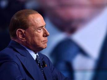 Berlusconi rinviato a giudizio per corruzione Berlusconi rinviato a giudizio per corruzione