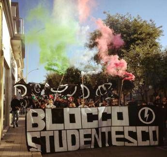 Scuola, Casapound fa il pieno di voti. Al Blocco 56mila preferenze e 200 eletti, risultato storico Scuola, Casapound fa il pieno di voti. Al Blocco 56mila preferenze e 200 eletti, risultato storico