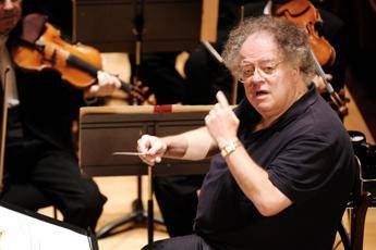 Abusi sessuali, sospeso direttore orchestra Opera New York Abusi sessuali, sospeso direttore orchestra Opera New York
