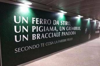 Sessista e retrograda, bufera su pubblicità Pandora Sessista e retrograda, bufera su pubblicità Pandora