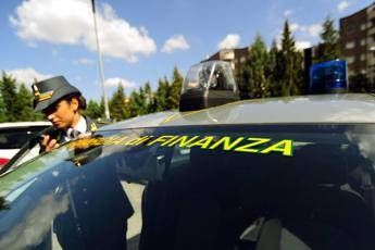 Pacchetti 'all inclusive' per evadere fisco, 25 arresti a Milano Pacchetti 'all inclusive' per evadere fisco, 25 arresti a Milano