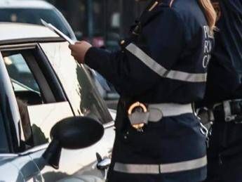 Roma, sputi e morsi a vigili: arrestato 40enne Roma, sputi e morsi a vigili: arrestato 40enne