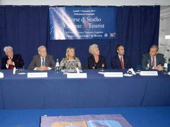 Borse di studio Caronte&Tourist per 5 allievi ufficiali dell'istituto 'Caio Duilio' Borse di studio Caronte&Tourist per 5 allievi ufficiali dell'istituto 'Caio Duilio'