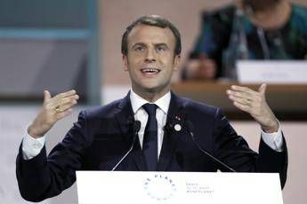 Macron: Stiamo perdendo battaglia del clima Macron: Stiamo perdendo battaglia del clima