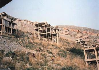 In Italia 13 km l'anno di coste mangiati dal cemento, 48 metri al giorno In Italia 13 km l'anno di coste mangiati dal cemento, 48 metri al giorno