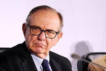 Padoan: M5S? Un pericolo per la stabilità del Paese Padoan: M5S? Un pericolo per la stabilità del Paese