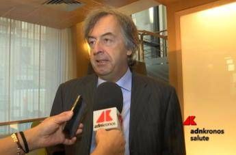 Vaccini, Burioni: per scienziati nuovo dovere informare sul web Vaccini, Burioni: per scienziati nuovo dovere informare sul web