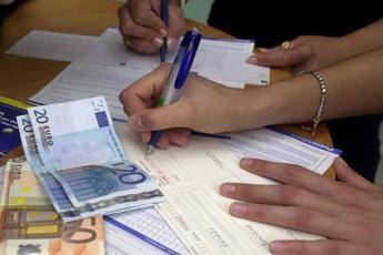 Arriva la stangata: +952 euro a famiglia da gennaio