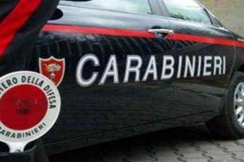 Si affaccia al balcone, la colpisce proiettile Si affaccia al balcone, la colpisce proiettile