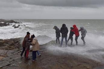 Francia, arriva Carmen: in 65mila senza elettricità sulla costa Francia, arriva Carmen: in 65mila senza elettricità sulla costa