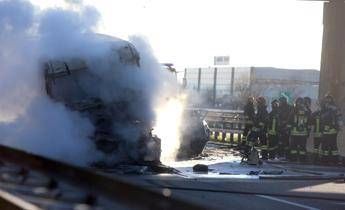 Tragedia A21 per distrazione autista tir Tragedia A21 per distrazione autista tir