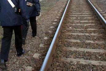 Treno investe e uccide una persona Treno investe e uccide una persona
