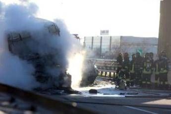 Tragedia A21 per distrazione autista tir Tragedia A21 per distrazione autista tir