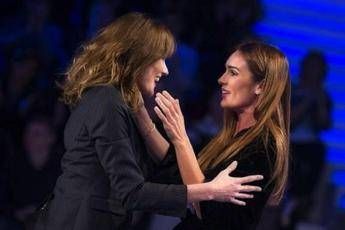 Carla Bruni: Se Sarkozy mi tradisce lo ammazzo Carla Bruni: Se Sarkozy mi tradisce lo ammazzo