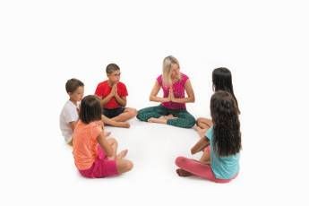 Yoga a scuola, tutti i vantaggi per i bimbi Yoga a scuola, tutti i vantaggi per i bimbi
