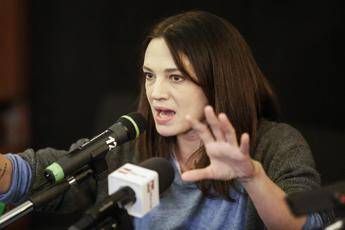 Escluse dai Golden Globe, la denuncia di Asia Argento Escluse dai Golden Globe, la denuncia di Asia Argento