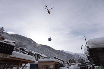 Zermatt isolato: nuovo ponte aereo Zermatt isolato: nuovo ponte aereo