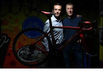 Dall'incontro tra un pioniere del bike touring e un senior manager di internet nasce ChronòPlus Srl Dall'incontro tra un pioniere del bike touring e un senior manager di internet nasce ChronòPlus Srl