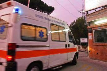 Prende una roncola e uccide il marito nel sonno Prende una roncola e uccide il marito nel sonno