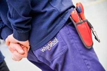 Whirlpool, Calenda: E' guerra Whirlpool, Calenda: E' guerra