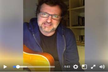 Pieraccioni canta: E se mi voti ti allungo anche il pi... Pieraccioni canta: E se mi voti ti allungo anche il pi...