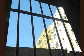Prof liceo Massimo sorvegliato in cella ogni 15 minuti Prof liceo Massimo sorvegliato in cella ogni 15 minuti