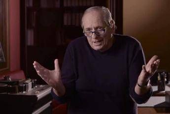 Quattro generazioni di cantautori per l'addio al re dei promoter Mondella Quattro generazioni di cantautori per l'addio al re dei promoter Mondella