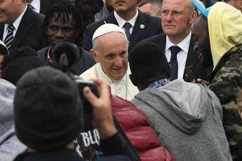 Profughi come ebrei?, prete rilancia post contro Papa Profughi come ebrei?, prete rilancia post contro Papa