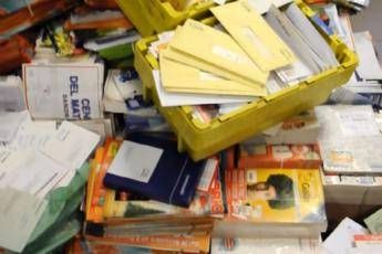 Postino infedele, mezza tonnellata di lettere in garage Postino infedele, mezza tonnellata di lettere in garage