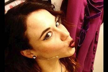 L'attrice Claudia Petrella: Non sono la fidanzata di Di Maio L'attrice Claudia Petrella: Non sono la fidanzata di Di Maio