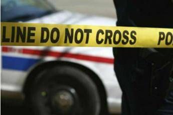 Scambia pistola per giocattolo, bimbo di 4 anni uccide fratellino Scambia pistola per giocattolo, bimbo di 4 anni uccide fratellino