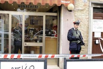 Spari e caccia al nero Spari e caccia al nero