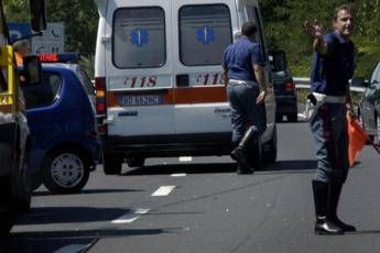 Camion investe pedoni, un morto Camion investe pedoni, un morto