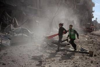 Siria, esplode deposito: 12 bambini tra le vittime Siria, esplode deposito: 12 bambini tra le vittime