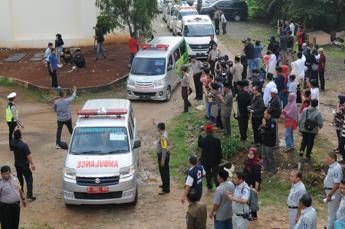 Bus giù da una collina: strage in Indonesia Bus giù da una collina: strage in Indonesia