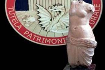 Torna in Italia la statua di Afrodite rubata nel 2011 Torna in Italia la statua di Afrodite rubata nel 2011