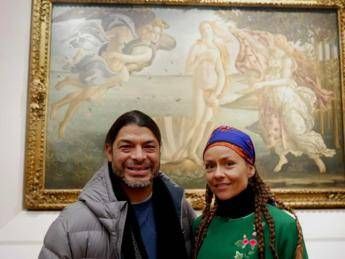 Il bassista dei Metallica in visita agli Uffizi Il bassista dei Metallica in visita agli Uffizi
