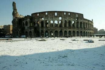 Stanotte 3 cm di neve al Colosseo Stanotte 3 cm di neve al Colosseo