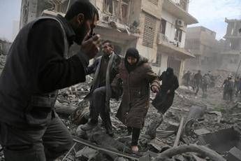 Bombe e morte, Siria rosso sangue Bombe e morte, Siria rosso sangue