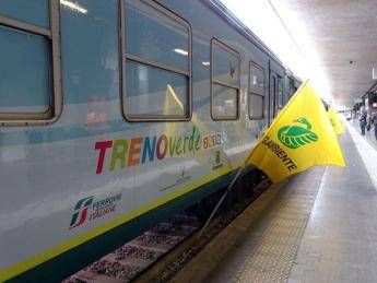 Riparte il Treno Verde, a bordo il 'futuro 100% rinnovabile' Riparte il Treno Verde, a bordo il 'futuro 100% rinnovabile'