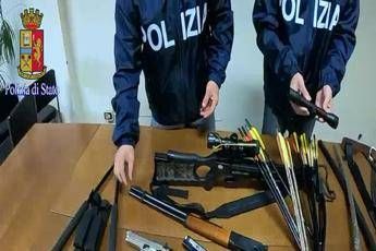 Roma, assalta poliziotti con arco e frecce Roma, assalta poliziotti con arco e frecce