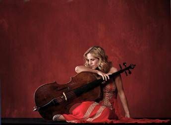 Sol Gabetta torna col suo violoncello alla Filarmonica Romana Sol Gabetta torna col suo violoncello alla Filarmonica Romana