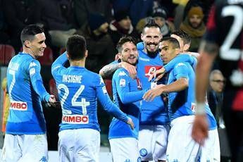 Cinquina Napoli, +4 sulla Juve Cinquina Napoli, +4 sulla Juve