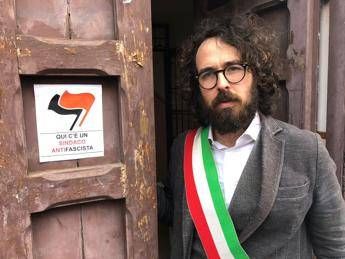 Qui c'è un sindaco antifascista in campo contro case 'marchiate' Qui c'è un sindaco antifascista in campo contro case 'marchiate'