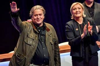 Bannon: Vi chiamano razzisti? E' una medaglia Bannon: Vi chiamano razzisti? E' una medaglia