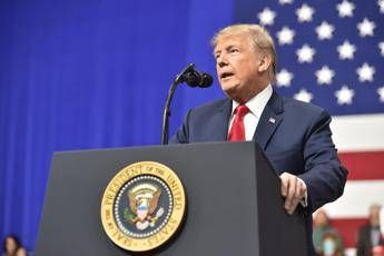 Trump boccia bilancio: Pochi soldi per muro Trump boccia bilancio: Pochi soldi per muro